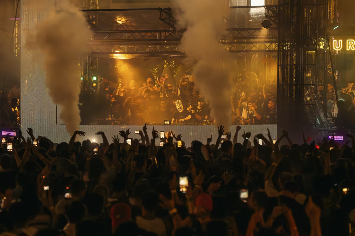 Hands up in the smoke at the Kolour stage