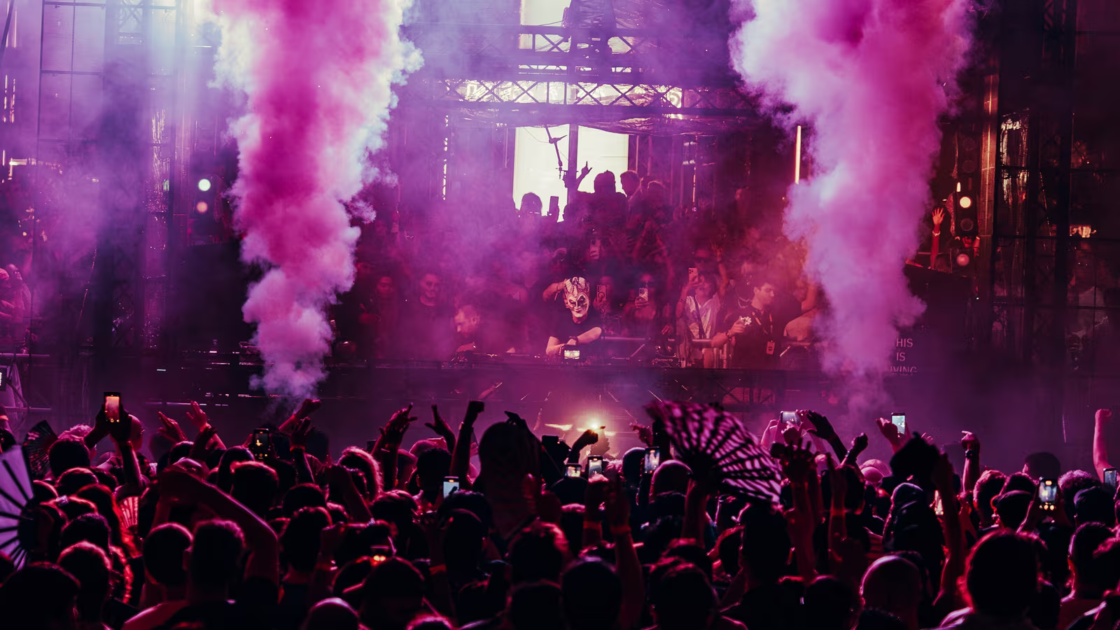 Dancefloor in purple smoke at Kolour Cloud 11